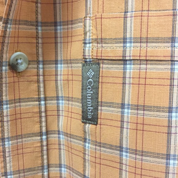 Columbia Short Sleeve Button up Shirt - Picture 2 of 5